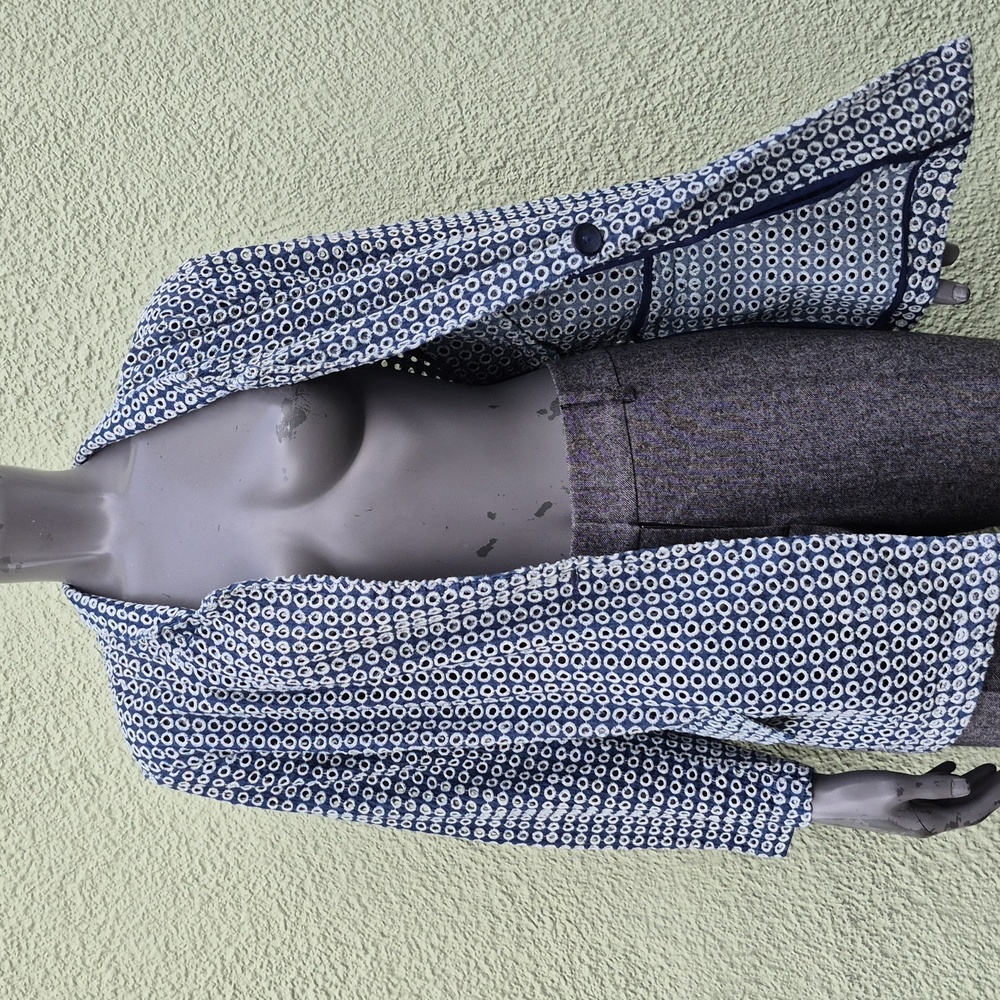 Chico's (Vietnam) Ladies Denim with White Floral Embroidered (1) Button Blazer